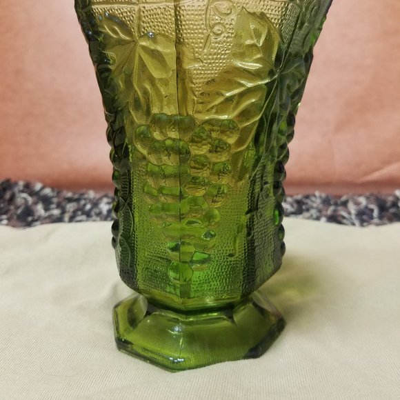 Vintage Glass Vase Green Footed Grape Vine Embossed Anchor Hocking - Picture 2 of 5